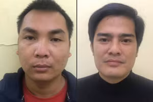 Hai đối tượng trong ổ nhóm mua bán thận tại cơ quan chức năng. Ảnh: Công an Hà Nội