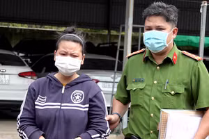 Đối tượng Trịnh Thị Hồng Liên bị bắt giữ sau thời gian trốn truy nã. Ảnh: Công an An Giang.