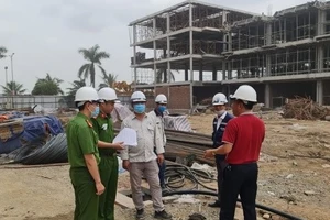 Cơ quan chức năng tiến hành kiểm tra việc chấp hành các quy định pháp luật về bảo vệ môi trường đối với Công ty Cổ phần đầu tư và phát triển nhà ở số 6 Hạ Long.