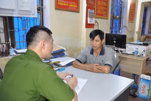 Ông Nguyễn Văn Nam làm việc với cơ quan chức năng.