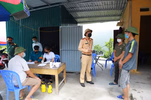 Cơ quan chức năng làm việc với các hành vi vi phạm.