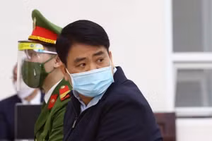 Bị cáo Nguyễn Đức Chung tại phiên toà xét xử. Ảnh: Báo Giao Thông.