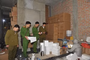Hà Nội: Triệt phá cơ sở sản xuất rượu giả nhãn mác nước ngoài 