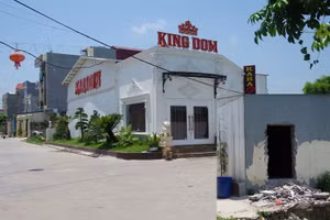 Chủ quán karaoke “đục tường” đón khách vào “mở tiệc ma tuý”