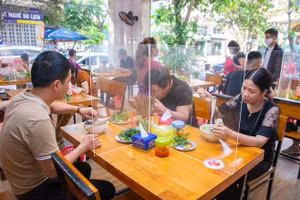 Cơ sở kinh doanh dịch vụ ăn, uống trên địa bàn tỉnh Thái Bình được phục vụ tại chỗ từ 5h ngày 15/9 nhưng phải thực hiện nghiêm quy định phòng, chống dịch theo hướng dẫn của ngành Y tế. Ảnh minh hoạ.