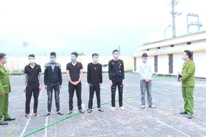 Các đối tượng tham gia vụ gây rối trật tự. Ảnh: Công an Hưng Yên