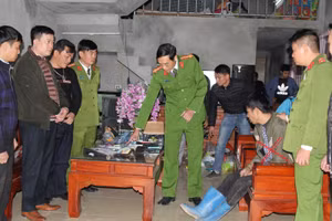 Lắp camera, nuôi chó dữ canh gác quanh nhà để bán ma túy