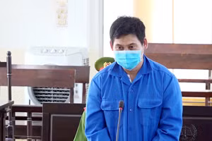 Bị cáo Dương Văn Dưỡng tại phiên toà xét xử. Ảnh: Công an An Giang.