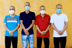 Các đối tượng Đăng, Thuật, Trường, Khánh (trừ trái qua phải) tại cơ quan công an. Ảnh: Công an Bình Phước.