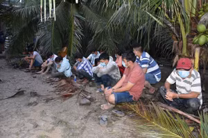 Các đối tượng bị cơ quan công an bắt giữ. Ảnh: Công an Bến Tre.