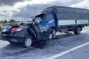 Vụ tai nạn kinh hoàng ở Hưng Yên, 3 người trên xe con tử vong.