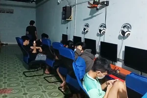 Các trường hợp tụ tập chơi game bị lực lượng chức năng kiểm tra, phát hiện. Ảnh: Công an Đồng Tháp.