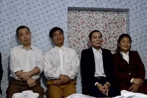 Nhóm người sinh hoạt “Hội thánh Đức chúa trời mẹ” trái pháp luật. Ảnh: Công an Bắc Kạn.