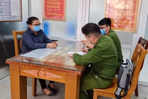 Nguyễn Thị Thuỳ Thư làm việc với cơ quan chức năng. Ảnh: Công an Quảng Ninh.
