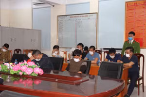 Bắt quả tang 24 đối tượng sát phạt trên chiếu bạc, thu hàng trăm triệu đồng