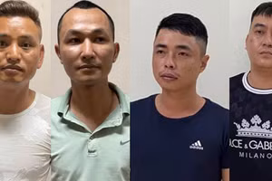 Các đối tượng có hành vi cưỡng đoạt tiền của hành khách bị cơ quan chức năng bắt giữ. Ảnh: Công an Hà Nội.