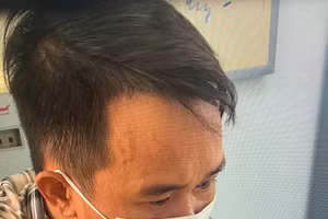 Đỗ Thanh Tùng tại cơ quan điều tra. Ảnh: Công an Bình Định.