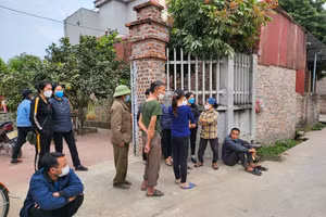 Nhiều người dân bàng hoàng khi biết tin về vụ án mạng.