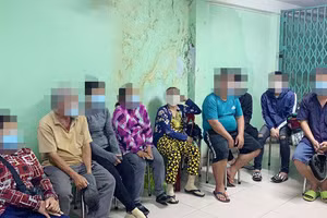 TP Hồ Chí Minh: Tạm giữ 9 người thu tiền giữ xe ô tô trái phép gần bệnh viện