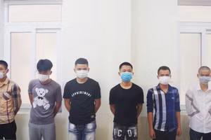 Các đối tượng có liên quan đến vụ việc tại cơ quan chức năng. Ảnh: Công an Hà Tĩnh.