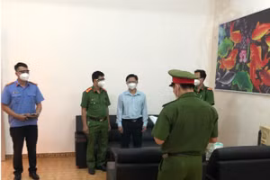 Cơ quan chức năng đọc các quyết định và lệnh bắt đối với bị can Lê Thành Trung.