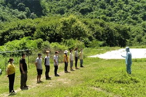 Các công dân có hành vi nhập cảnh trái phép vào Việt Nam qua địa bàn xã Đình Phong. Ảnh: Công an Cao Bằng.