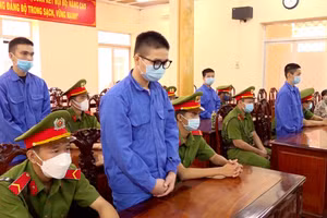 Các đối tượng tại phiên toà xét xử. Ảnh: Công an An Giang.