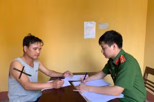 Nguyễn Hoàng Vươn tại cơ quan điều tra. Ảnh: Công an Hà Nam.