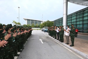 Phó thủ tướng, Bộ trưởng Quốc phòng cùng hơn 1.000 Quân y vào TP Hồ Chí Minh