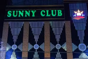 Quán bar - karaoke Sunny.