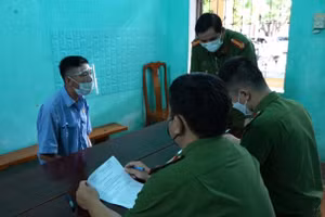 Đối tượng Đinh Xuân Giáo tại cơ quan chức năng. Ảnh: Công an Quảng Bình.