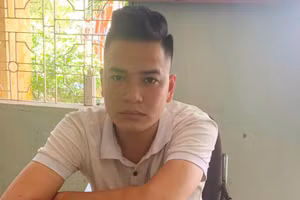 Đối tượng Trần Văn Thạch tại cơ quan điều tra. Ảnh: Công an Hải Phòng.