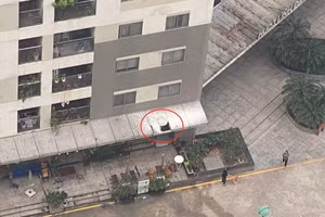 Hà Nội: Điều tra nguyên nhân nam thanh niên tử vong khi rơi từ tầng 12 chung cư