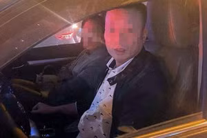 Tìm thấy tài xế hành hung người dân sau khi bị nhắc dừng đèn đỏ lâu