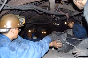 Quảng Ninh: Đá rơi vào đầu, một công nhân tử vong thương tâm