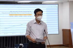 Phó Ban chỉ đạo phòng, chống dịch Covid-19 thành phố Hồ Chí Minh Phạm Đức Hải phát biểu tại cuộc họp báo. Ảnh: Linh Nhi.