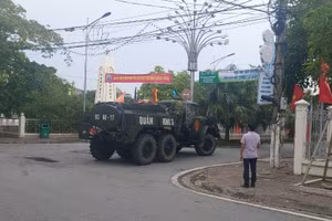 Phun hóa chất khử trùng các tuyến đường giao thông chính khu vực huyện Vĩnh Bảo.