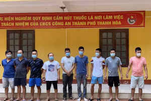 Các đối tượng trong đường dây cá độ bóng đá vừa bị triệt phá. Ảnh: Công an Thanh Hoá.