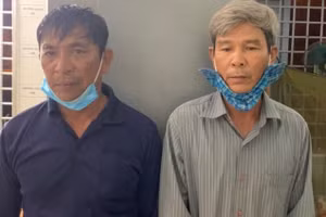 Hai đối tượng có hành vi trộm cắp gần 1,5 tấn sắt tại cơ quan chức năng. Ảnh: Công an Quảng Nam.