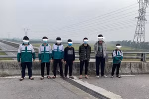 Nhóm nam sinh có liên quan đến vụ việc.