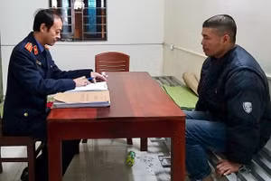 Bắc Ninh: Khởi tố gã đàn ông hành hạ con gái đến ngất xỉu