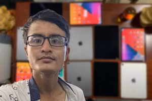 Phùng Thế Minh cùng tang vật của vụ án.