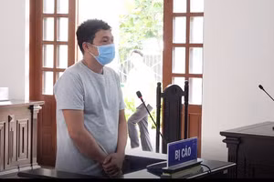 Bị cáo Phan Văn Hoà tại phiên toà xét xử.