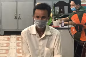 Đối tượng Trần Văn Hùng tại cơ quan chức năng.