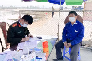 Ông Vũ Văn Khánh làm việc với cơ quan chức năng. Ảnh: Công an Quảng Ninh.