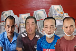 Các đối tượng bị khởi tố về tội Vận chuyển trái phép tiền tệ qua biên giới. Ảnh: Công an An Giang.