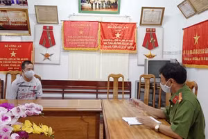 Đối tượng Lê Hoài Hận tại cơ quan chức năng. Ảnh: Công an An Giang.