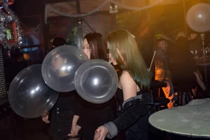 Dân chơi "khóc" vì sẽ vắng... bóng cười?