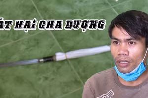 Lương Văn Nhứt và hung khí gây án. Ảnh: Công an An Giang.