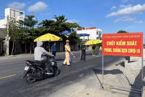 Cơ quan chức năng tỉnh Nam Định kiểm soát hoạt động ra vào tỉnh.